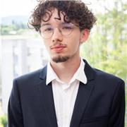 Je propose des cours d’anglais pour tous niveaux : soutien scolaire, aide aux devoirs, conversation, préparation aux examens